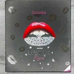 kensie Glossy Lipstick Kisses